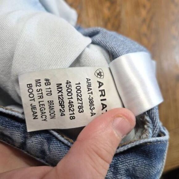 Ariat Men's Relaxed Fit Low-Rise Legacy M2 Traditional Bootcut Jeans sz 38x34 - Picture 4 of 5